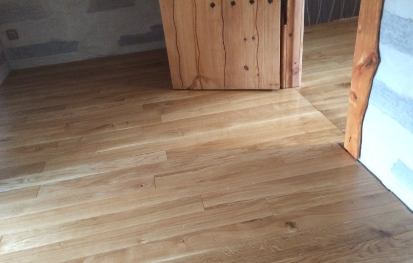 Oak floor of a private house_3