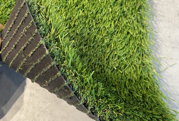 Kunstmuru Yalena GrassOlive_1